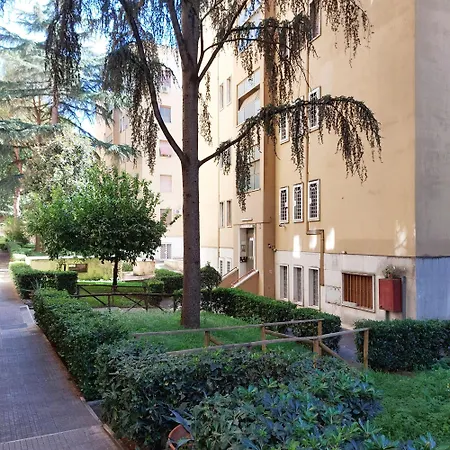- Garbatella Apartman