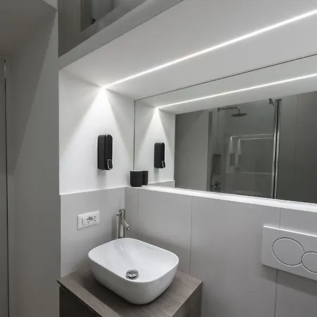 - Garbatella Apartman *